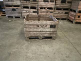 voorraadkisten Te koop 200 vrij goede en stevige houten fruitbakken/kisten.