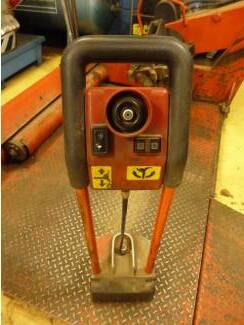 smalspoortractoren Banden demonteer machine