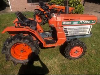 Kubota B1402 ,4 wiel drive, 3 cillinder diesel , 17 PK,  kenteken