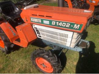 pluktreinen Kubota B1402 ,4 wiel drive, 3 cillinder diesel , 17 PK,  kenteken