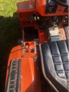 pluktreinen Kubota B1402 ,4 wiel drive, 3 cillinder diesel , 17 PK,  kenteken