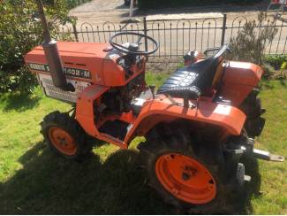 pluktreinen Kubota B1402 ,4 wiel drive, 3 cillinder diesel , 17 PK,  kenteken