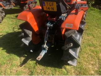 pluktreinen Kubota B1402 ,4 wiel drive, 3 cillinder diesel , 17 PK,  kenteken