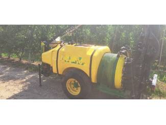 spuitmachines en toebehoren John Deere 310 dwarsstroomspuit