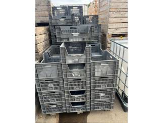 Te koop 63 sterke plastic kunststof stapel kratten