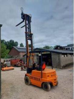 Triplex Heftruck Still met vorkspreiding