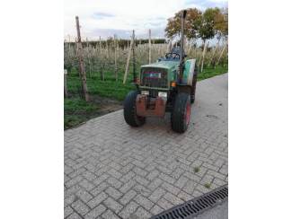smalspoortractoren te koop fendt 275 v smalspoortrekker
