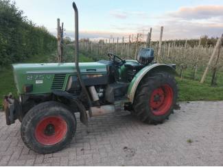 te koop fendt 275 v smalspoortrekker