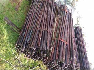 boompalen en toebehoren Partij gebruikte boompalen te koop