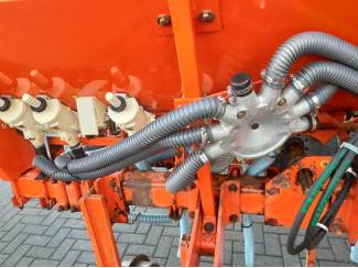 kunstmeststrooiers Brede Rijenstrooier