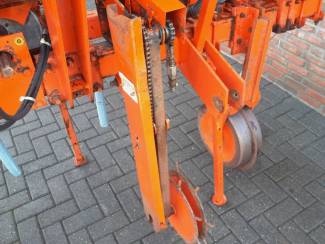 kunstmeststrooiers Brede Rijenstrooier