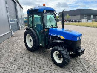 smalspoortractoren New Holland TN75VA smalspoortrekker - 2005