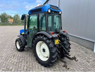 smalspoortractoren New Holland TN75VA smalspoortrekker - 2005
