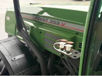 smalspoortractoren Fendt 209v 5990 uur