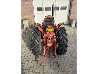 smalspoortractoren International 533 V (1974)