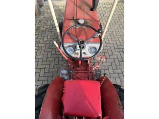 smalspoortractoren International 533 V (1974)