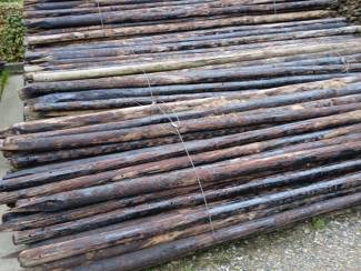 boompalen en toebehoren Te koop 300 houten palen van gemiddeld 10 cm dik.