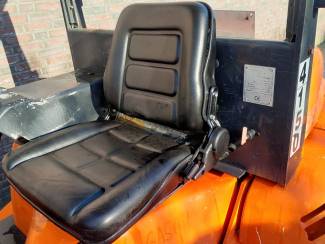 heftrucks stapelaars palletwagens Compacte Diesel Ruwterreinheftruck