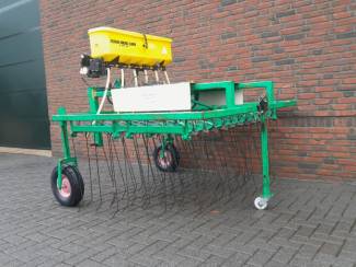Aangedreven Wiedeg met Opbouw Strooier