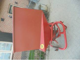 kunstmeststrooiers Lely kunstmest strooier met verhoogde bak