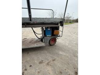 hoogwerkers en plukkoppers Boreco hoogwerker met lift