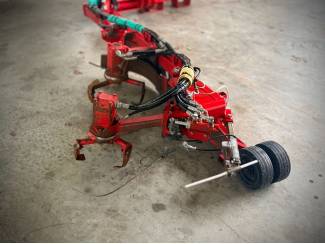 mechanische onkruidbestrijding Ladurner schoffelmachine met pomp (hef-inrichting)