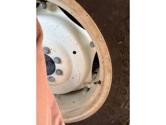 banden trekker (achter) 360/70/ R 28