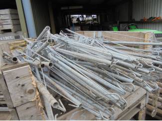 boompalen en toebehoren Dwars schoor voor V haag. 120 CM