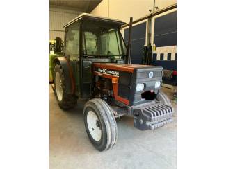 smalspoortractoren new holland 82-86