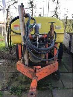 mechanische onkruidbestrijding Douven plantage spuitmachine getrokken spuitmachine teab