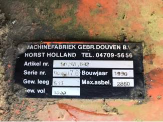 mechanische onkruidbestrijding Douven plantage spuitmachine getrokken spuitmachine teab