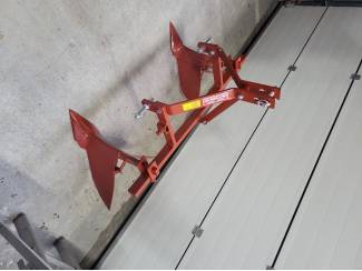 mechanische onkruidbestrijding Aanaarder / aanaardploeg  aldo biagioli  as5/2-3p