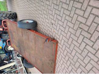 smalspoortractoren Francini oprijwagen