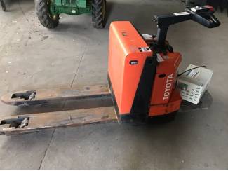 heftrucks stapelaars palletwagens Elektrische pompwagen met lader Toyota