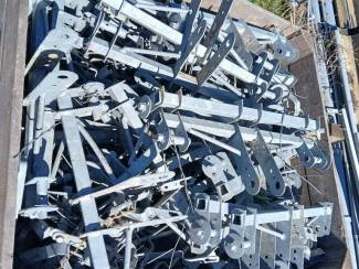 Te koop eindjukken  en eindspanners voor betonpalen 9 x 9