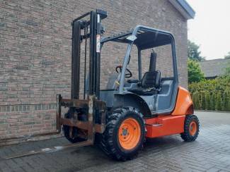 heftrucks stapelaars palletwagens Compacte Diesel Ruwterreinheftruck