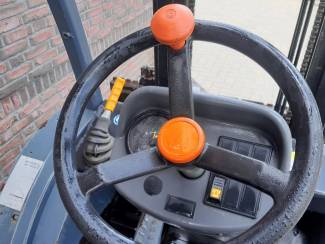 heftrucks stapelaars palletwagens Compacte Diesel Ruwterreinheftruck