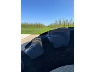 banden en velgen 360/70R24 Kleber
