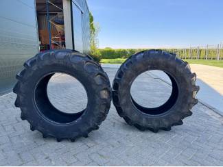 banden en velgen 360/70R24 Kleber