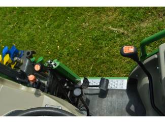 smalspoortractoren Fendt 207 V 4-WD Beugelversie