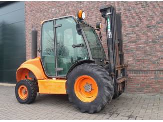 heftrucks stapelaars palletwagens Ausa Ruwterreinheftruck 2.5 Ton