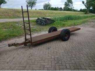 Fruitteelt/kisten wagen achter de tractor