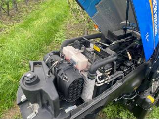 smalspoortractoren New Holland T4.75V EXPORT ONLY