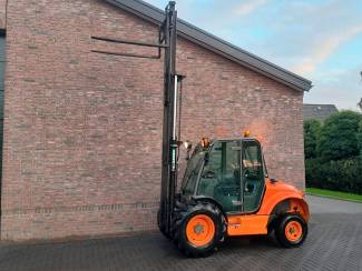 heftrucks stapelaars palletwagens Wendbare 2WD Terreinheftruck