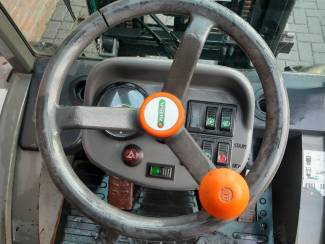 heftrucks stapelaars palletwagens Wendbare 2WD Terreinheftruck